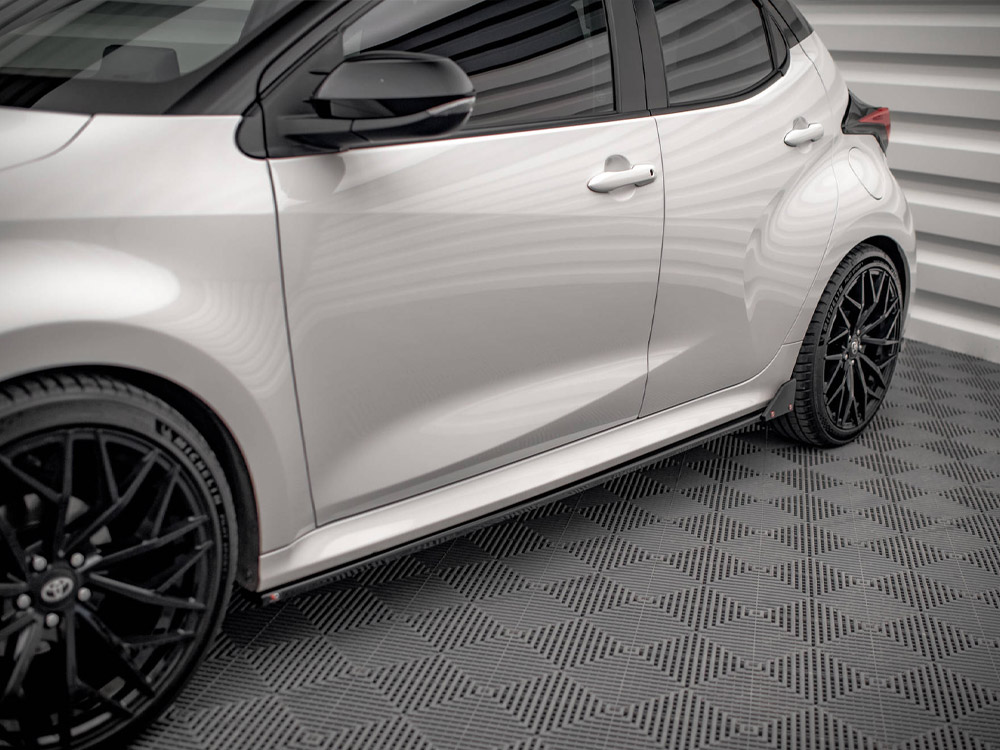 Side Skirts Diffusers V.1 + Flaps Toyota Yaris Mk4 - 4 