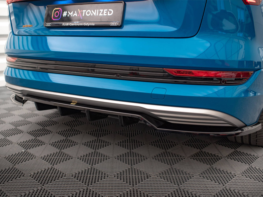 Central Rear Splitter (Vertical Bars) Audi e-Tron - 3 