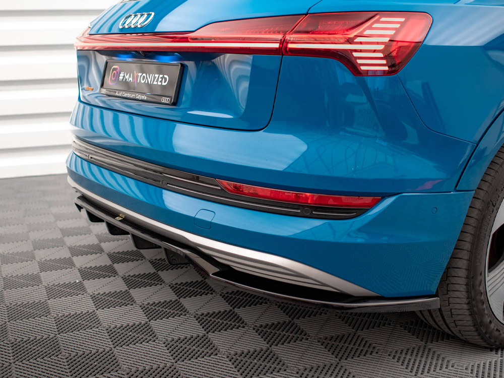 Central Rear Splitter (Vertical Bars) Audi e-Tron - 4 