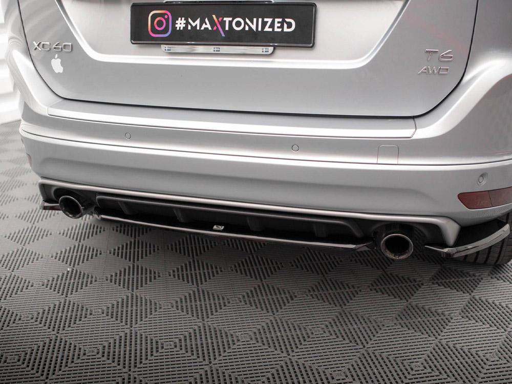 Central Rear Splitter Volvo XC60 R-Design Mk1 Facelift - 3 